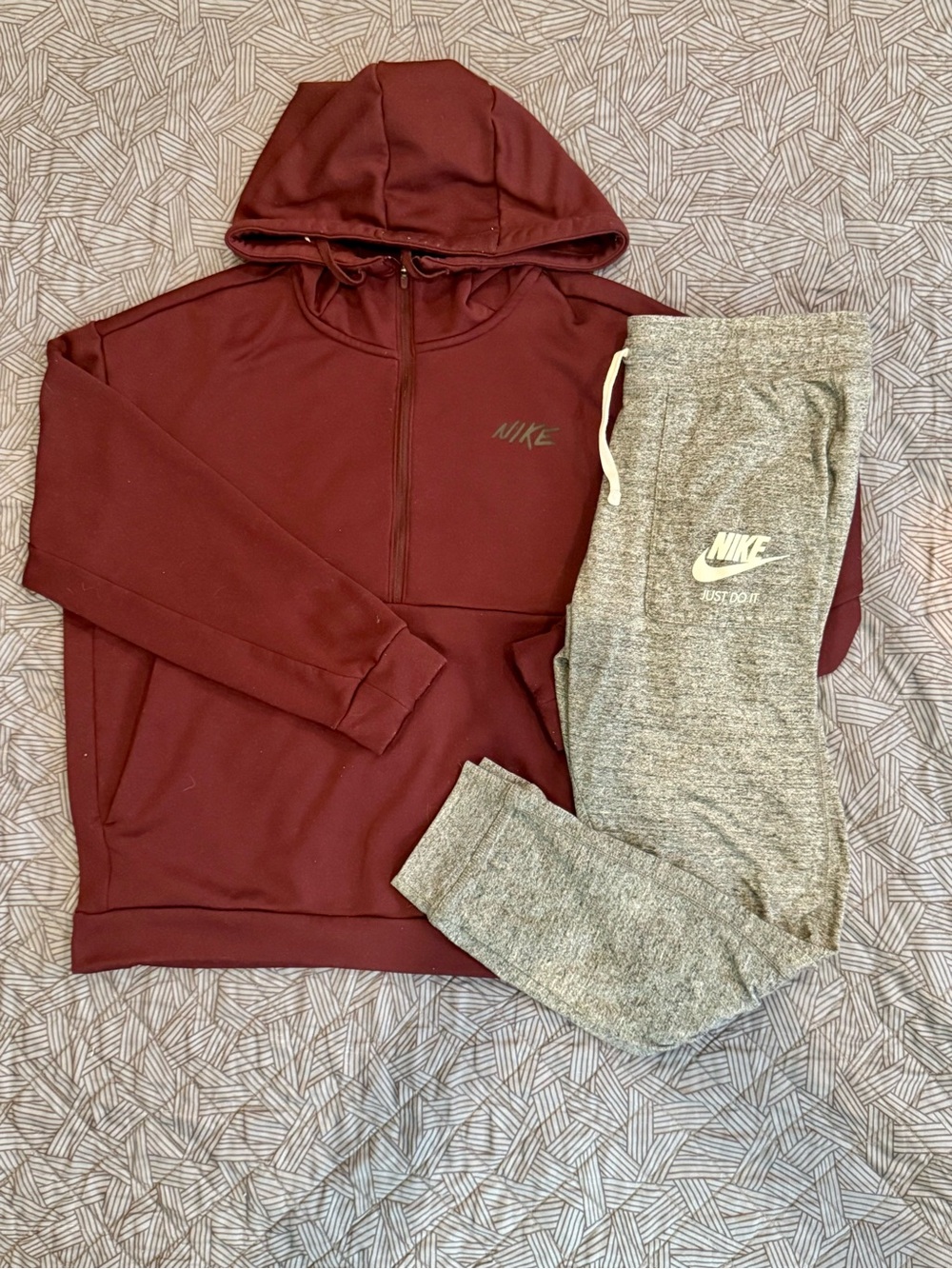 Nike Women’s Berry Zip Hoodie & Gray Joggers Set Size Medium